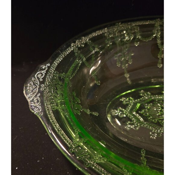 Green Depression Glass Serving Bowl With Intricate Cameo Floral & Garland Design - Picture 4 of 9